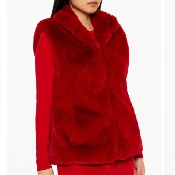 Forever 21 | Notched Faux Fur Vest - Picture 1 of 5